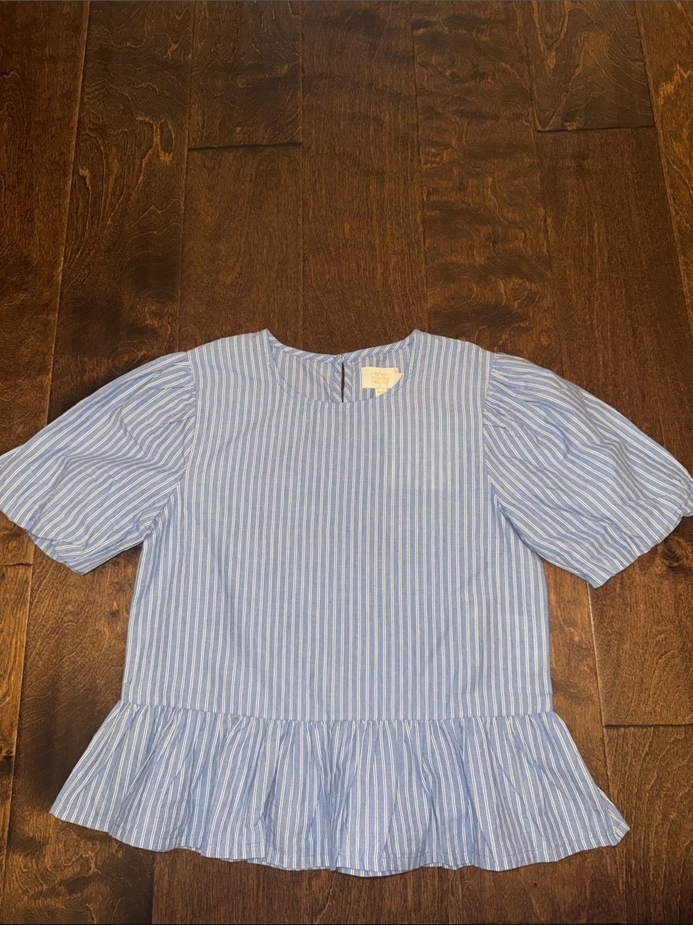 NWT Creamie Blue Lustre Woven Top